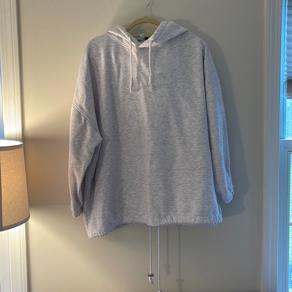 Oversized gray sweatshirt